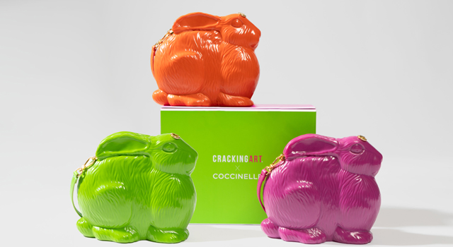 Coccinelle e Craking Art: presentata alla Design Week la nuova Coccinelle Rabbit Bag