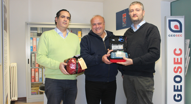 Gruppo Geosec: defibrillatore donato al circuito Minivolley